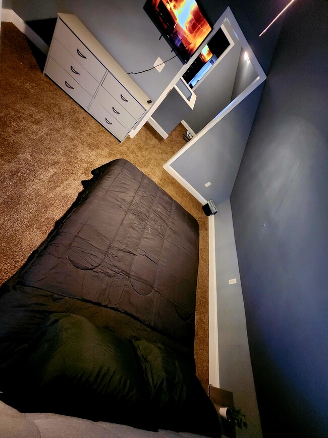 4382 Virginia Ave, Unit Bedroom 3 in Cincinnati, OH - Building Photo - Building Photo