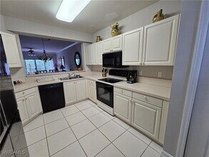 7823 Regal Heron Cir in Naples, FL - Foto de edificio - Building Photo