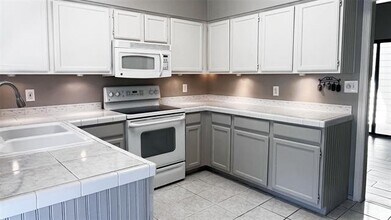 3224 Plumstead Dr in Dallas, TX - Foto de edificio - Building Photo
