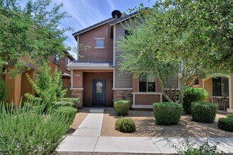 4351 E Selena Dr in Phoenix, AZ - Foto de edificio - Building Photo