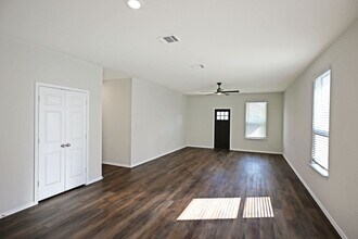 963 Steeplebush in New Braunfels, TX - Building Photo - Building Photo