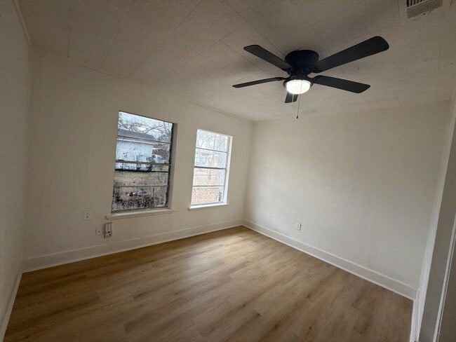 property at 121 N Spooner St