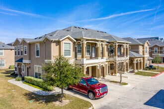 Avenues at Creekside in New Braunfels, TX - Building Photo - Building Photo
