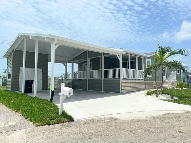 property at 903 Desirade Ave E