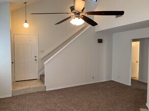 5802 Spring Cabin in San Antonio, TX - Building Photo - Building Photo