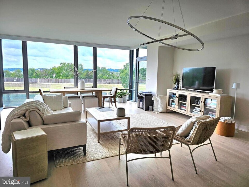 1201 N Royal St in Alexandria, VA - Building Photo