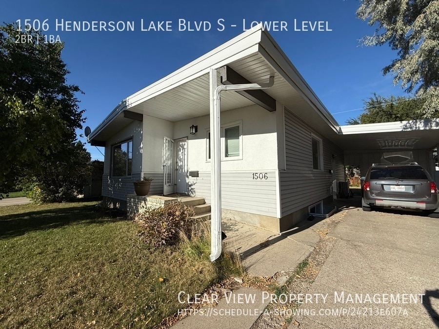 1506 Henderson Lake Blvd S in Lethbridge, AB - Building Photo