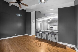 8742 St Louis Ave in Skokie, IL - Building Photo - Building Photo