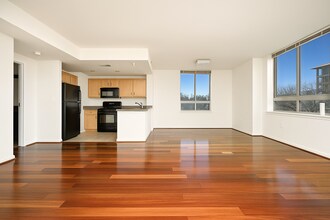 350 G St SW, Unit N502 in Washington, DC - Building Photo - Building Photo