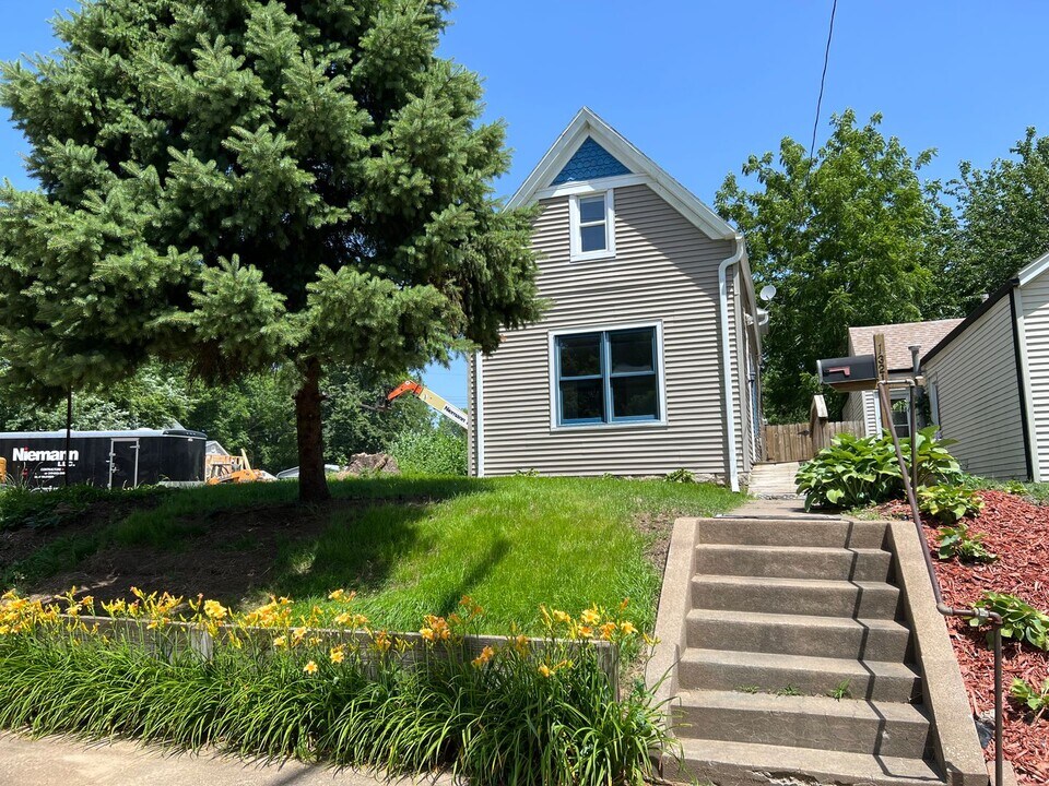 1321 Elm St in Quincy, IL - Building Photo