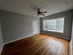 1209 E Fortification St, Unit 2 in Jackson, MS - Foto de edificio - Building Photo