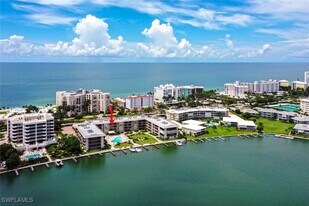 3200 Gulf Shore Blvd N in Naples, FL - Building Photo