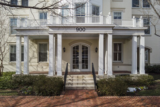 900 N Washington St in Alexandria, VA - Building Photo - Building Photo