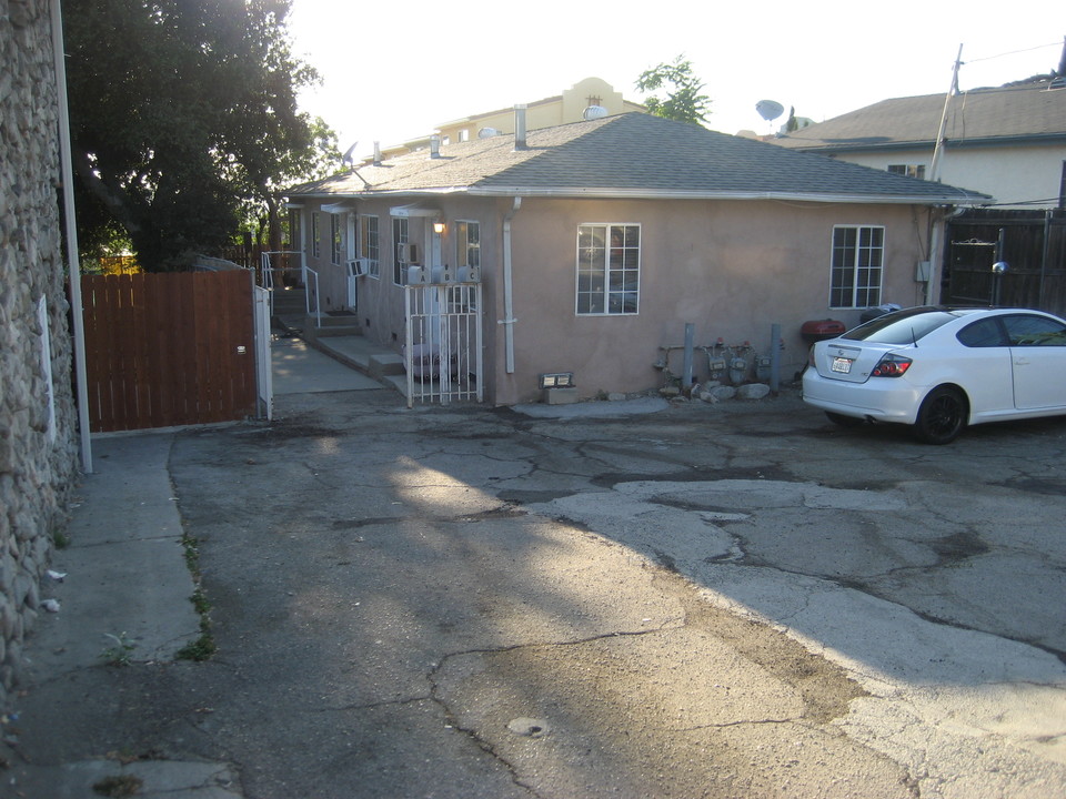 10143-10145 Mountair Ave in Tujunga, CA - Building Photo