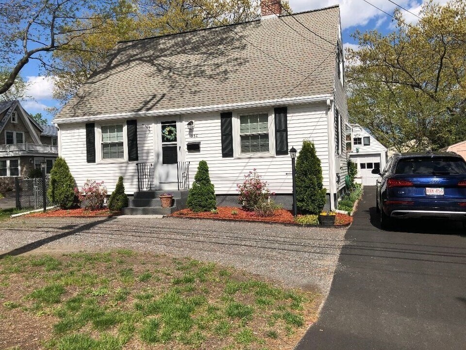 360 Waltham St in Lexington, MA - Building Photo