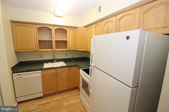 8600A Village Square Dr in Alexandria, VA - Building Photo - Building Photo