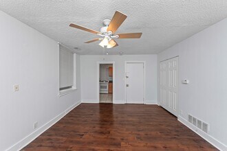 3727 N Pine Grove Ave in Chicago, IL - Building Photo - Building Photo