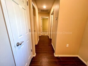 420 Ridge Point Dr in Fort Smith, AR - Foto de edificio - Building Photo