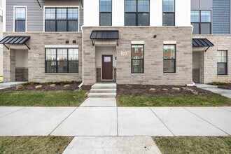 2728 S Spurway Dr in Ann Arbor, MI - Building Photo - Building Photo