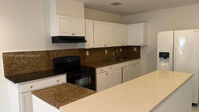 870 NE 142nd St in North Miami, FL - Building Photo - Building Photo