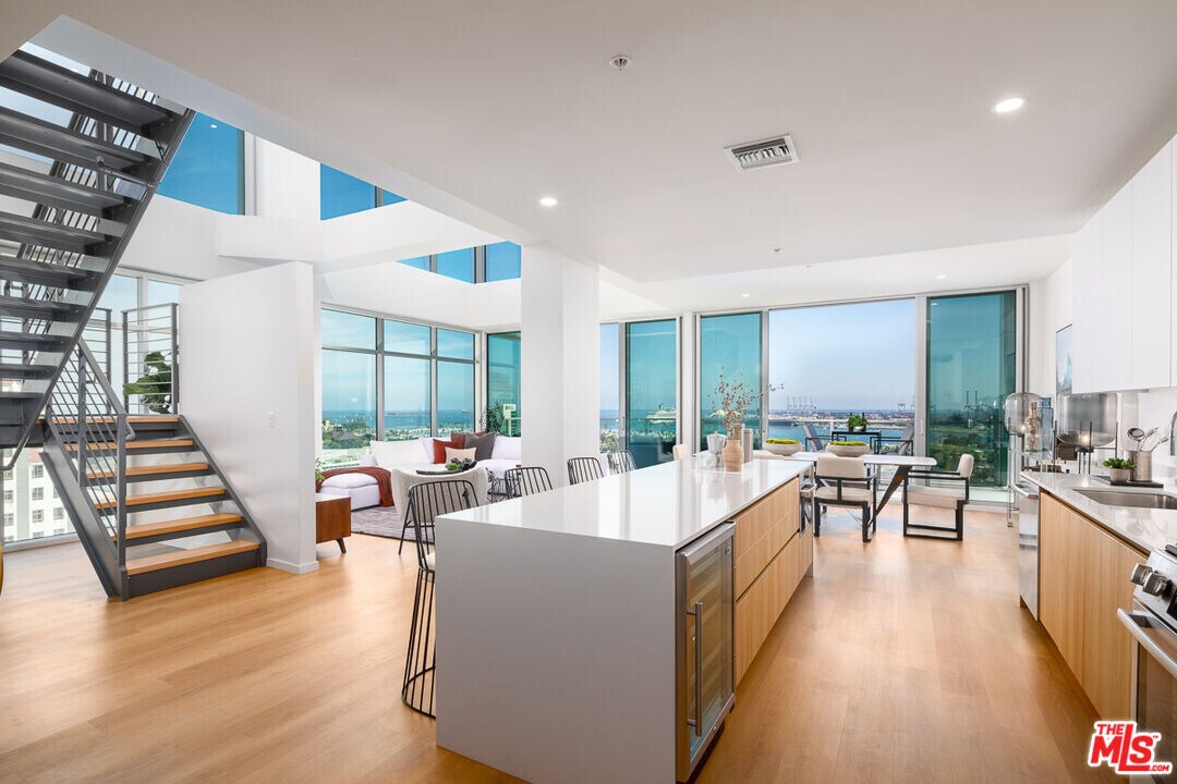 200 W Ocean Blvd in Long Beach, CA - Building Photo