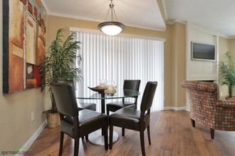 Venetian Apartamentos Houston in Houston, TX - Building Photo - Interior Photo