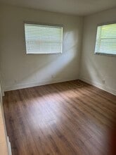 5827 NW 22nd Ct in Lauderhill, FL - Foto de edificio - Building Photo