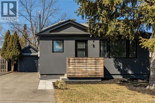 property at 260 W 16th St