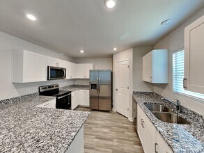 15569 Taylorcrest Dr in Cut And Shoot, TX - Building Photo - Building Photo