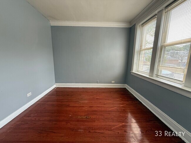 2751 N Lavergne Ave in Chicago, IL - Building Photo - Building Photo