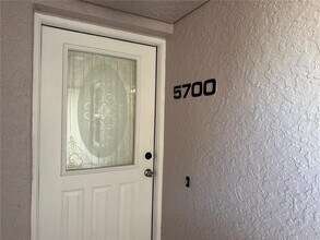 5700 Sheffield Greene Cir in Sarasota, FL - Building Photo - Building Photo