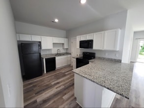 5450 N Colburn Ct in Bel Aire, KS - Building Photo - Building Photo