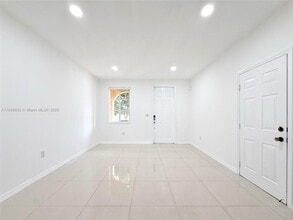 16562 SW 71st Ter in Miami, FL - Building Photo - Building Photo