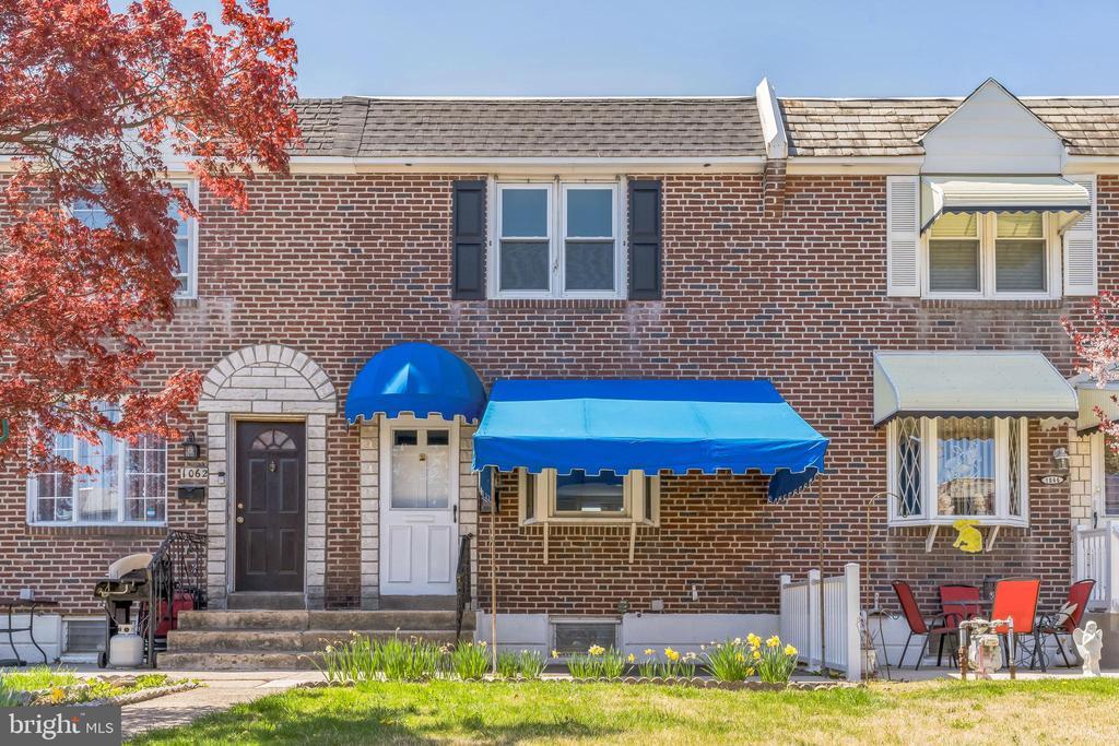1064 Oakwood Dr in Glenolden, PA - Building Photo