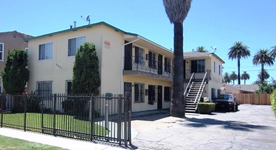 2851 S Orange Dr in Los Angeles, CA - Building Photo