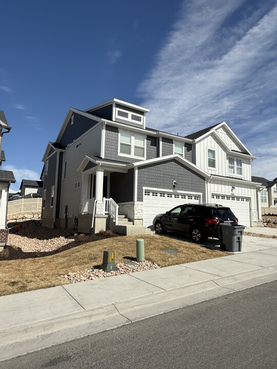 1092 N Freeman Dr in Saratoga Springs, UT - Building Photo