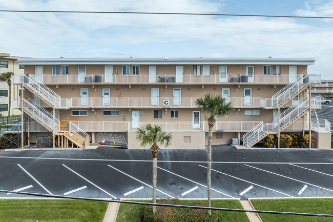 Ocean Club North in New Smyrna Beach, FL - Building Photo - Building Photo