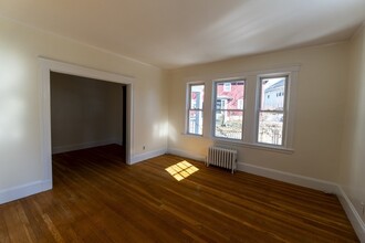 95 Bourne St, Unit 1 in Boston, MA - Building Photo - Building Photo