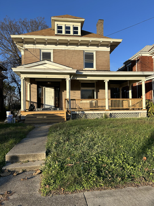 1816 Brewster Ave in Cincinnati, OH - Building Photo