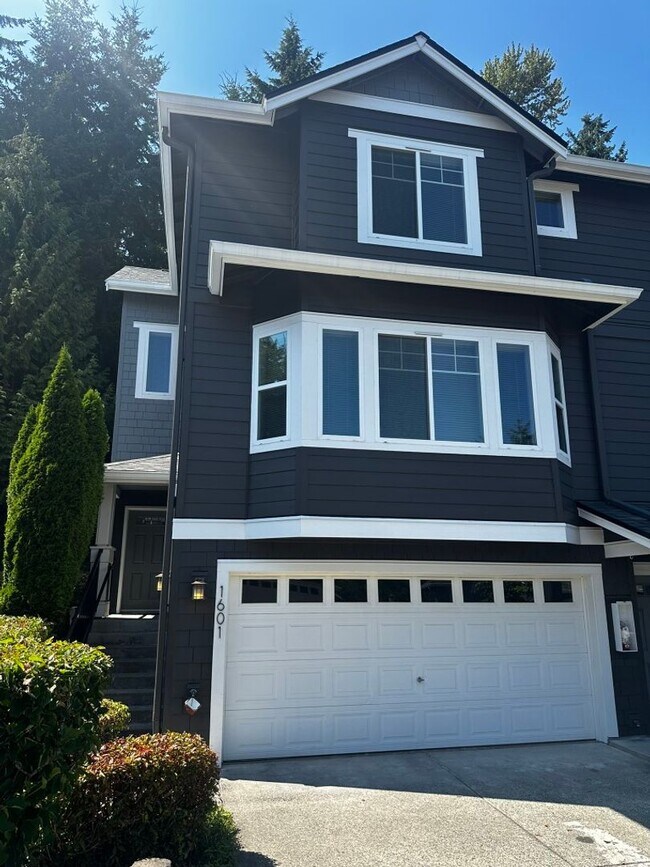 property at 5583 Lakemont Blvd SE