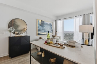 Bela Square in Toronto, ON - Building Photo - Building Photo