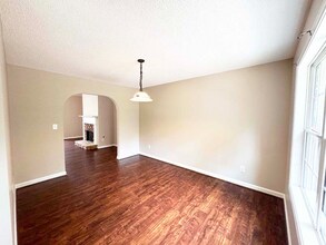 745 Oak Glen Dr in Dallas, GA - Foto de edificio - Building Photo