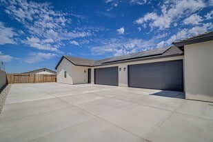 5216 Hawkwatch Ln in Bakersfield, CA - Building Photo