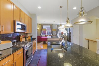 2854 N River Walk Dr in Chicago, IL - Foto de edificio - Building Photo