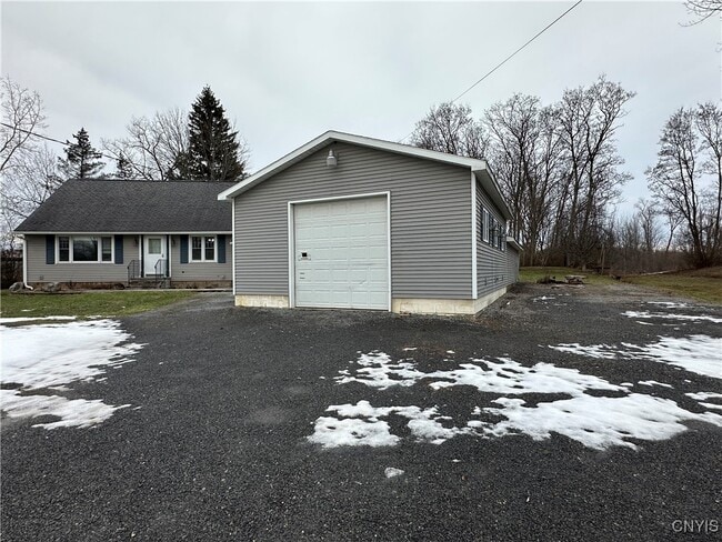 7336 Wheatley Rd in East Syracuse, NY - Building Photo - Building Photo