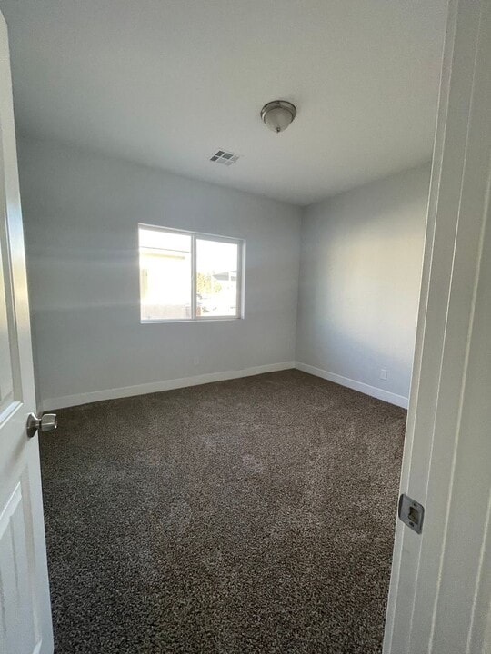 1420 Ogallala St in Pahrump, NV - Building Photo