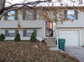 2129 Brett Ct in Obetz, OH - Building Photo