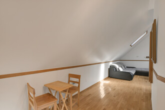 2133 N Oakley Ave in Chicago, IL - Building Photo - Building Photo