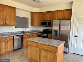 14274 Madrigal Dr in Woodbridge, VA - Building Photo - Building Photo