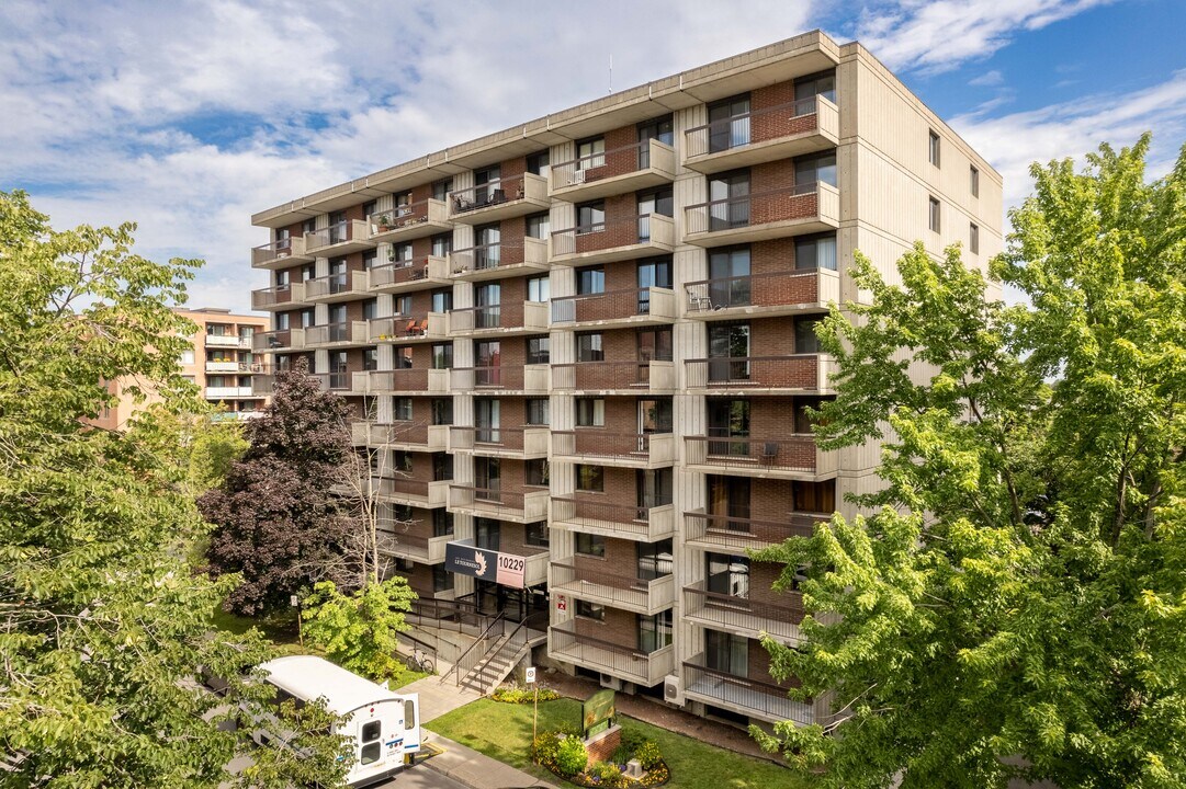 10229 Bois-de-Boulogne Av in Montréal, QC - Building Photo